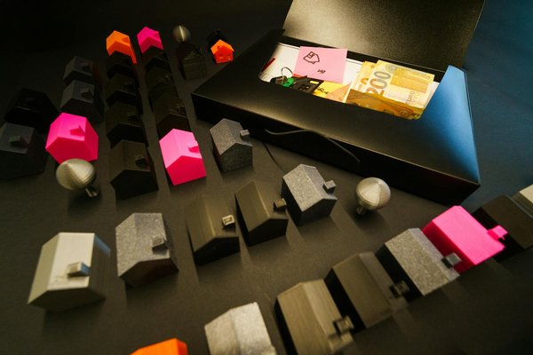 Come selezionare il lampadario perfetto per un soffitto con travi a vista: consigli essenziali per una scelta impeccabile